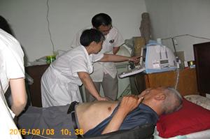 山东草莓影院网站为抗战老人免费体检