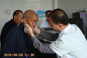 山东草莓影院网站为抗战老人李健峰免费体检