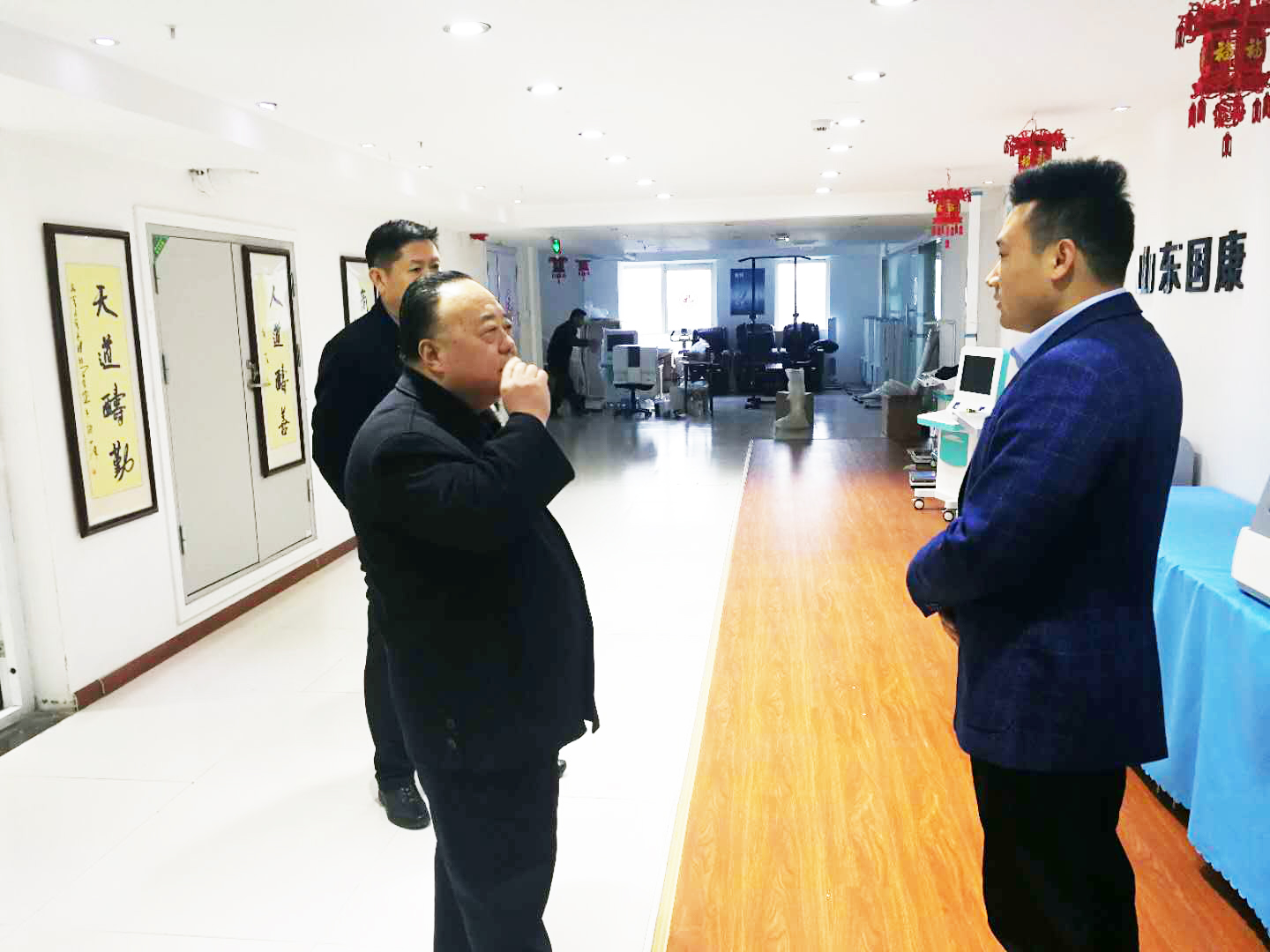 枣庄市薛城区区长张伟来山东草莓影院网站公司实地考察