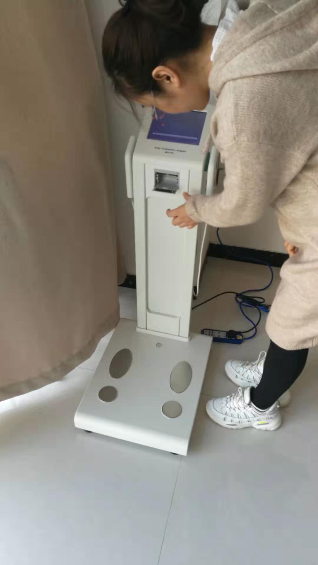 工程师走进陕西榆林易尔生医疗咨询草莓在线免费观看售后维护